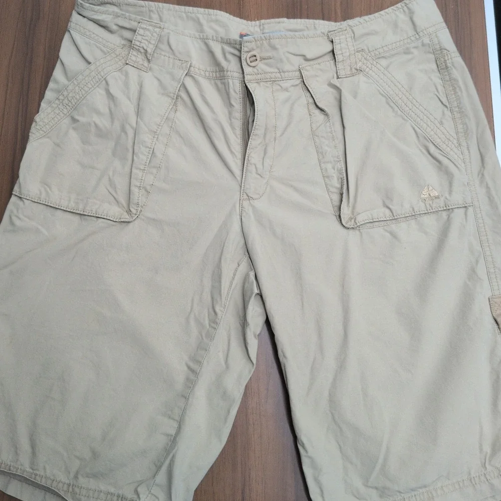 Nike ACG Hiking Shorts Womens‎ 10 Khaki All Conditions Gear Outdoor Hiking
